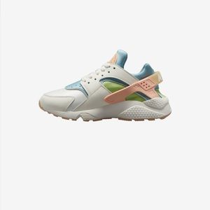 Air Huarache SE 4.3 Size 9 in Women’s